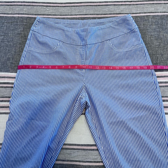 RUBY RD | 8 | Crop with Frayed Hem - Picture 11 of 12